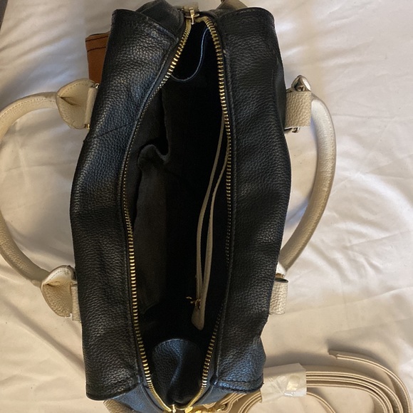 Guess purse poly synthetic leather - Picture 4 of 8